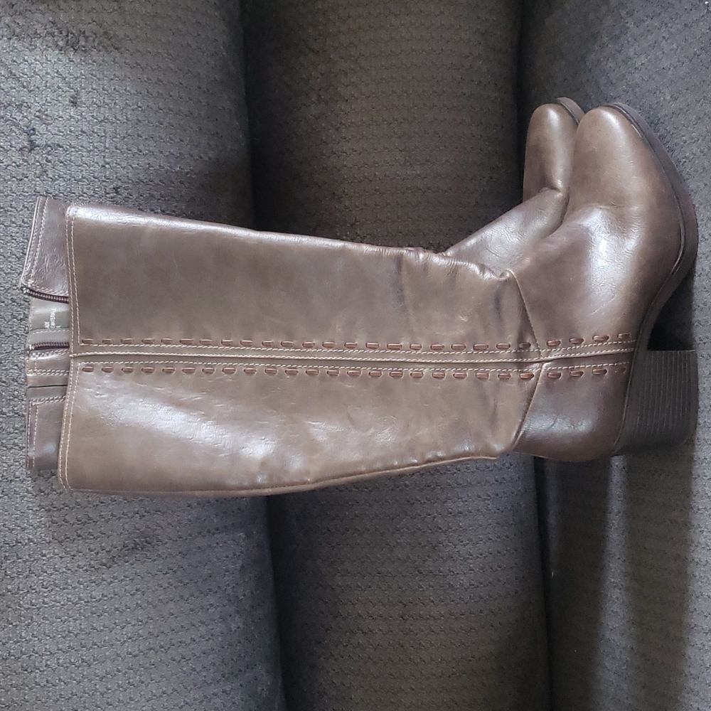 Eurosoft light brown boots size 7